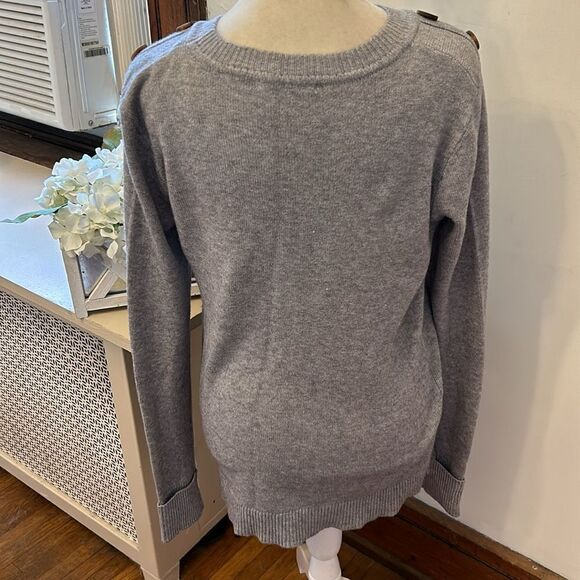Pink Clover gray long sleeve button shoulder sweater Size S EUC - Picture 6 of 9